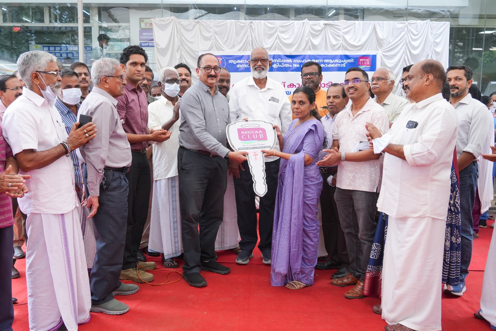 തൃക്കാക്കര മുനിസിപ്പൽ സഹകരണ ആശുപത്രിക്ക് റെക്കാ ക്ലബ് കാക്കനാടിന്റെ മഹനീയ സഹായഹസ്തം